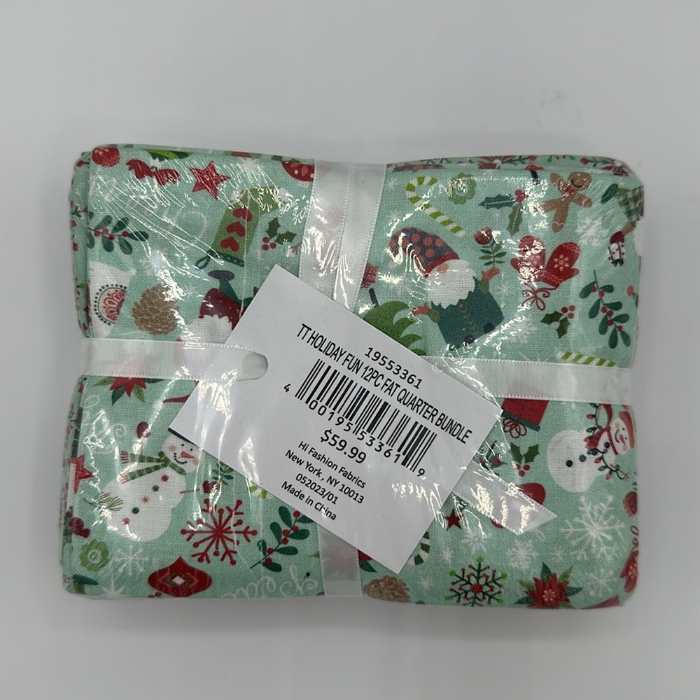New Sealed Christmas Holiday Fat Quarter Bundle 12 Timeless Gnomes Fabrics